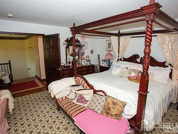 5th image of 219 Johnson Ln