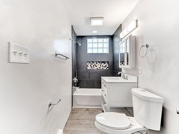 2nd image of 605 E Howard St APT 7