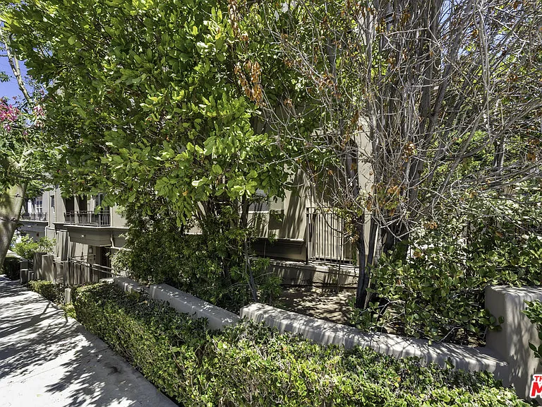 1820 Benecia Ave #402 — Photo 3