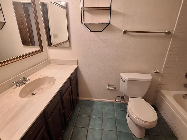 4142 W Sunnyside Ave — Photo 23