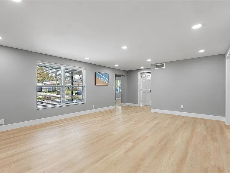 3926 Helena St NE — Photo 12
