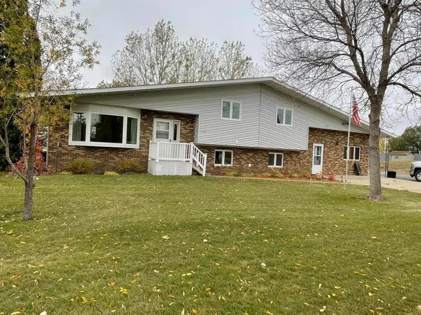 905 Antelope Dr, Hazen, ND 58545