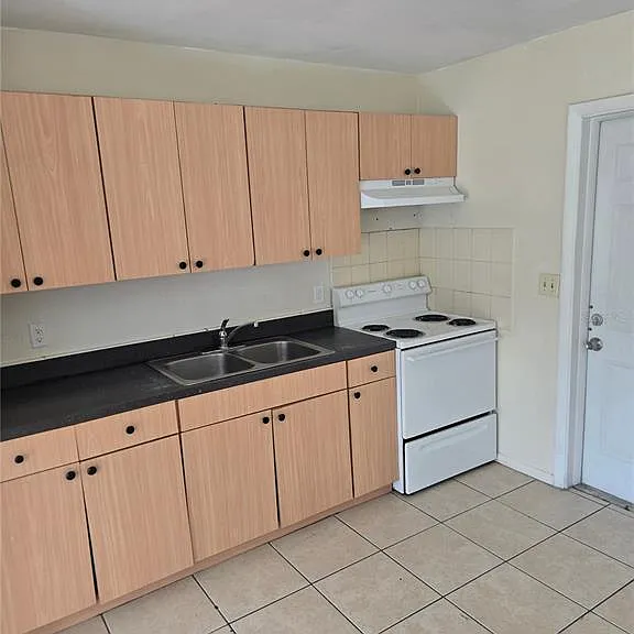 1109 E Seneca Ave #B — Photo 5