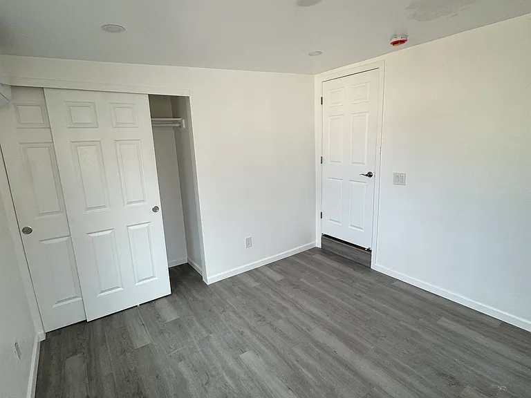 1119 E Adams St — Photo 6