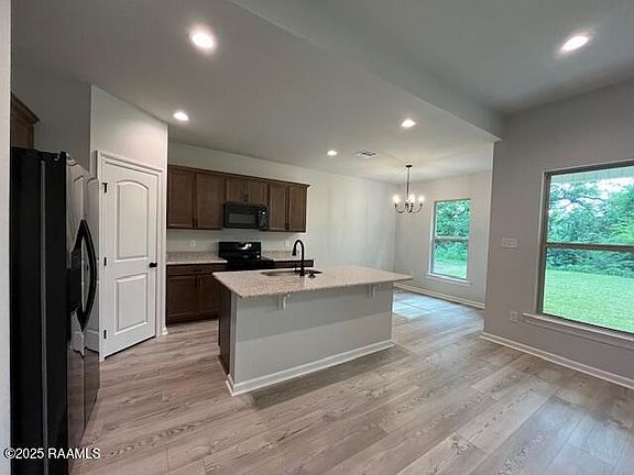 4th image of 302 Cainwood Ct