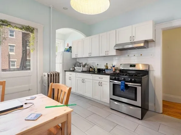 1267 Commonwealth Ave APT 1, Allston, MA 02134