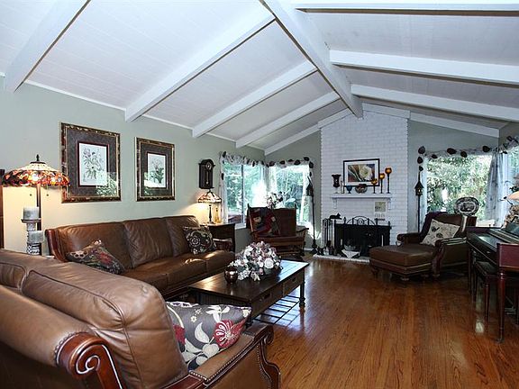 3rd image of 1176 Lone Pine Ln