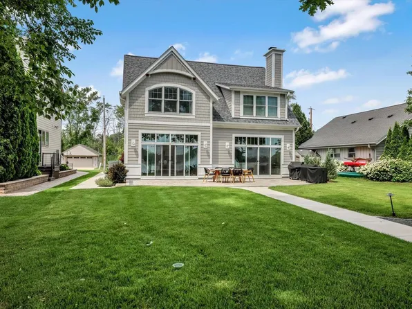 W322N7468 Reddelien ROAD, Hartland, WI 53029