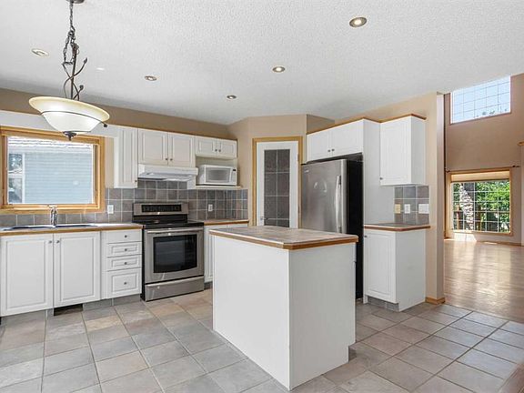 4th image of 144 N Douglas Ridge Close SE