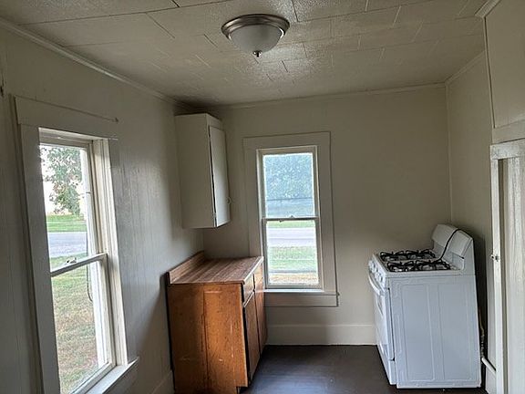 3rd image of 209 N 8th St