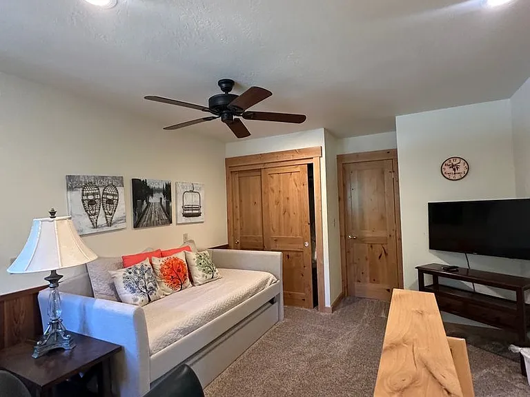 15891 Northwoods Blvd — Photo 14