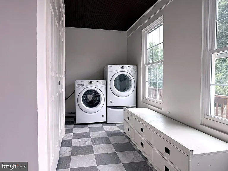 424 Lippincott Ave #B — Photo 2