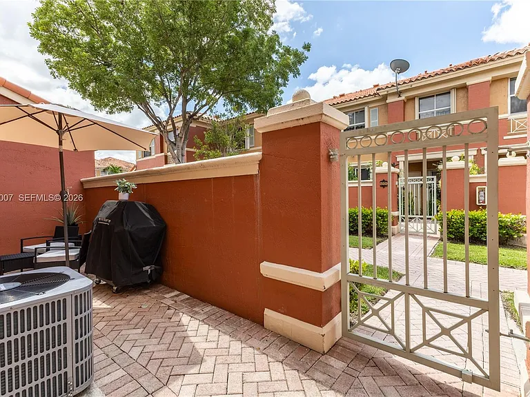 6142 NW 115th Pl #324 — Photo 32