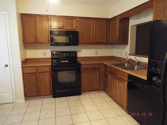4th image of 381 D E Montcastle Dr