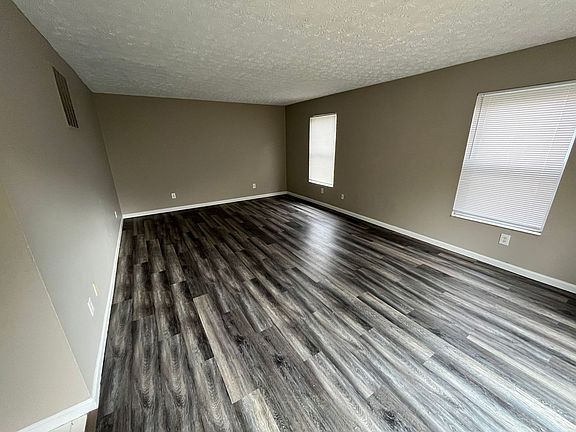 4th image of 49 Wellington Ct