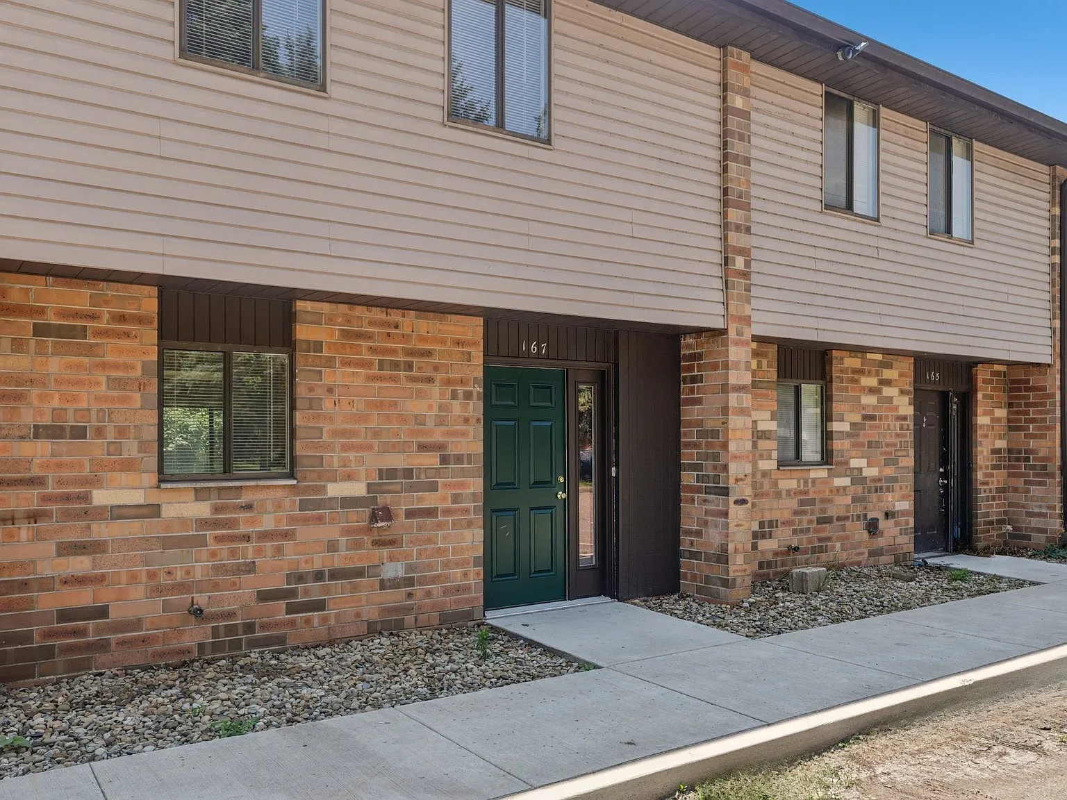 Valley Park Townhomes — Photo 3