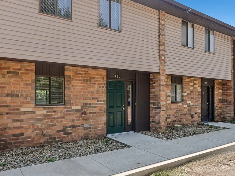 Valley Park Townhomes — Photo 3