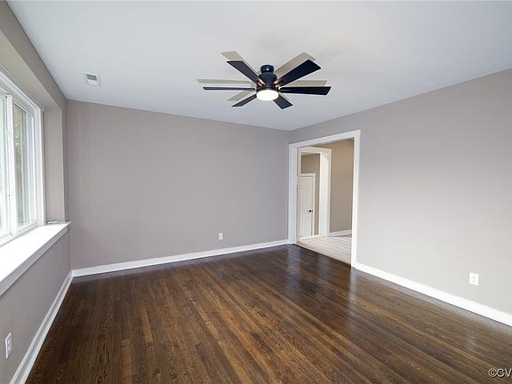 4th image of 7970 Kenmore Dr