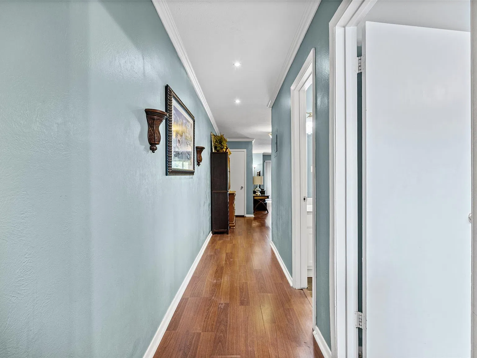 3 bed, 2.0 bath, 1385 sqft, $2,350 — Photo 3