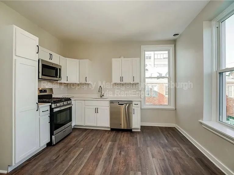 2123 Sidney St — Photo 3