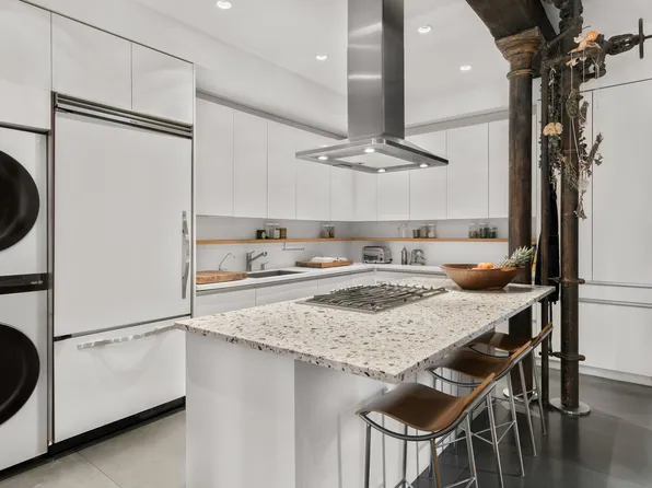 478 West Broadway image 8 of 18