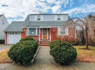 21 William St, Saddle Brook, NJ 07663