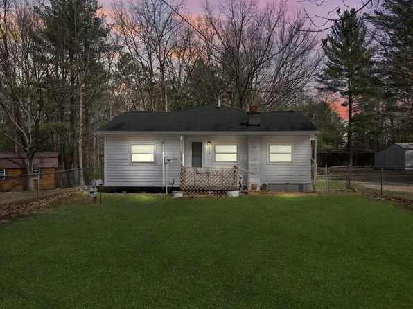 713 Pierce St, Fife Lake, MI 49633