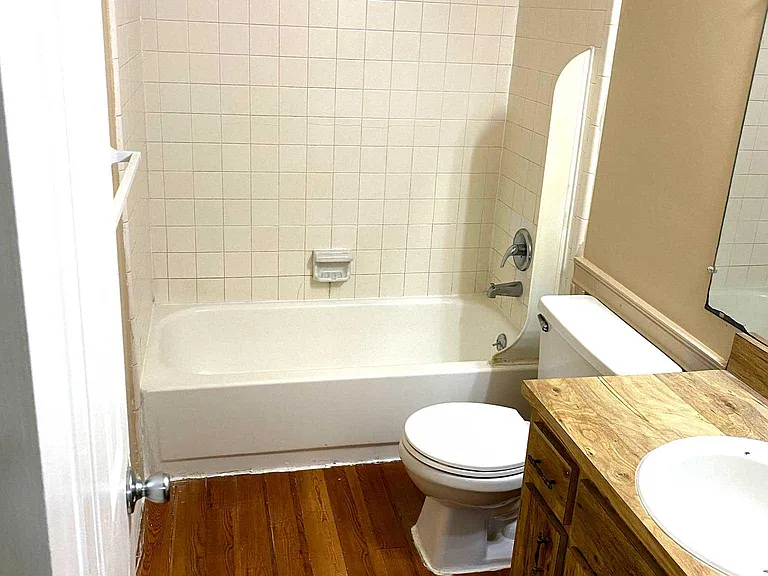 504 SW 67th Ter #C — Photo 8