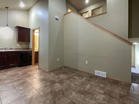 4th image of 3403 W 93rd St