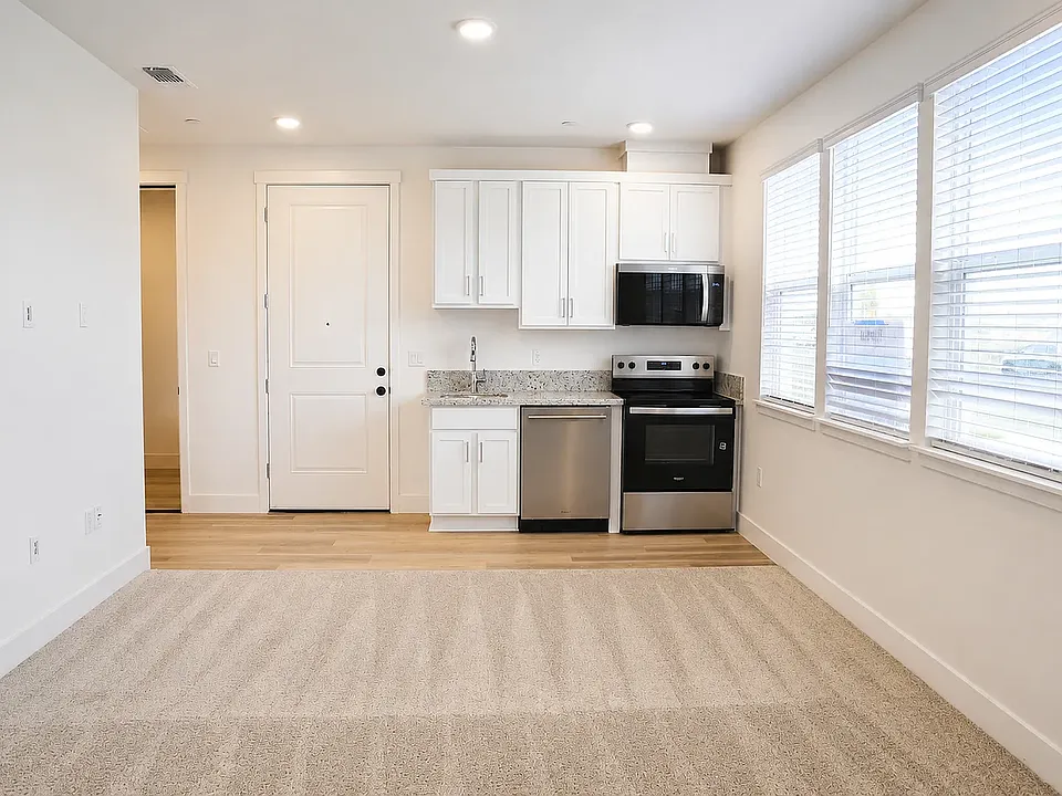 369 W Calabria Dr