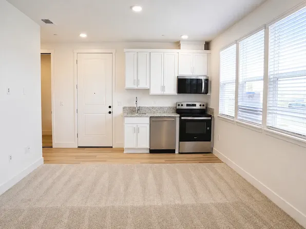 369 W Calabria Dr, Tracy, CA 95391