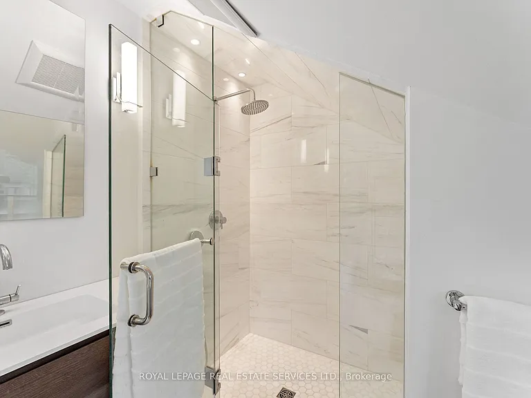 24 Mann Ave — Photo 30