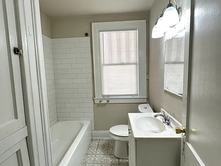 2509 Poplar St — Photo 5