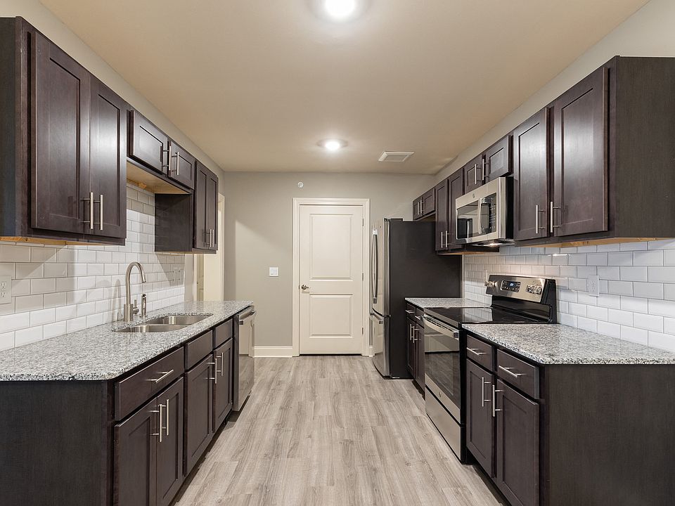 1st image of 305 Laredo Dr #5-207