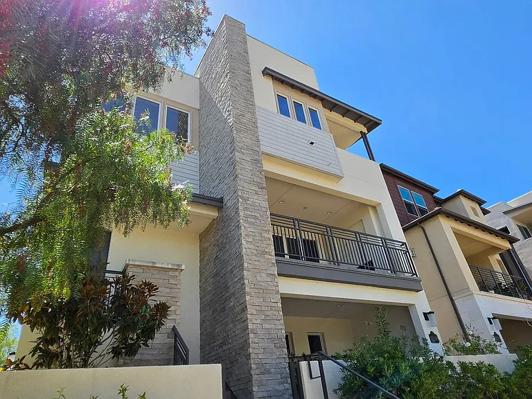 16208 Camden Cir — Photo 1