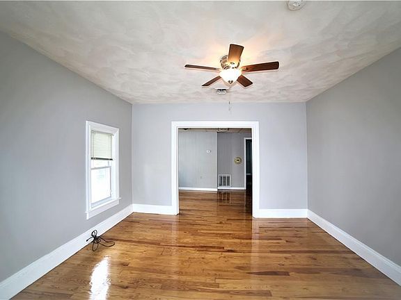 4th image of 19 Metcalf Ave