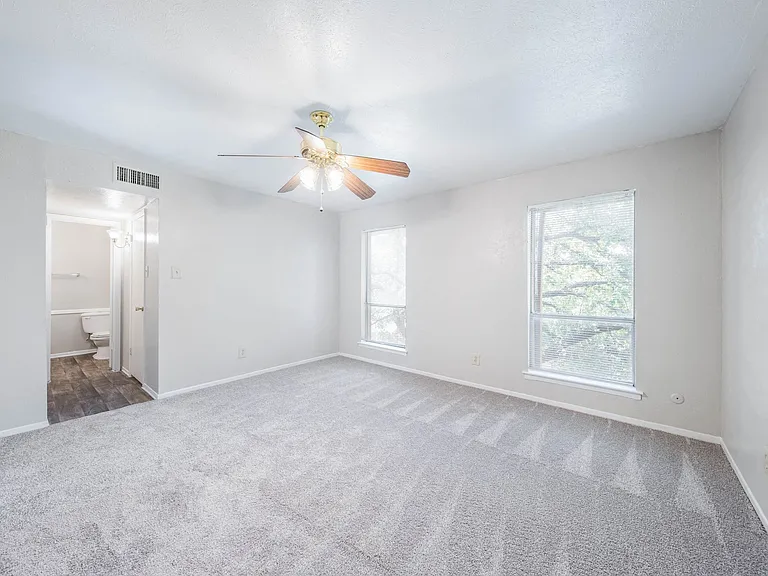 Augusta: Bedroom