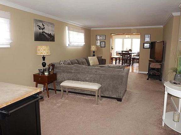 5th image of 44 Woodridge Dr