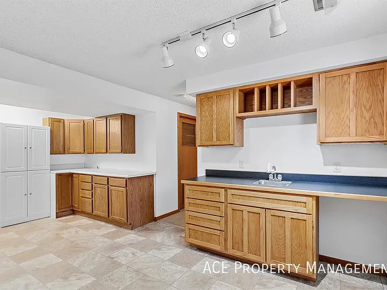 3738 Park Dr — Photo 6