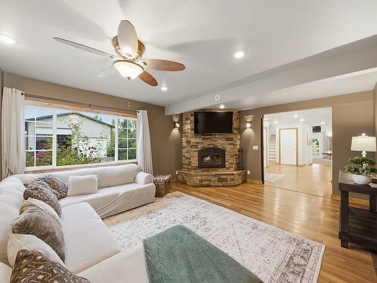 2635 N Meyer Rd — Photo 4