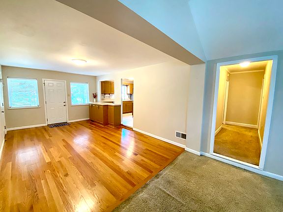 Hallway has 2 closets