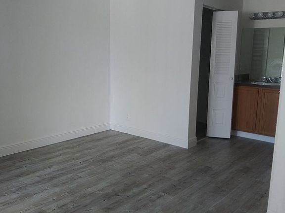 5th image of 700 Executive Center Dr APT 112