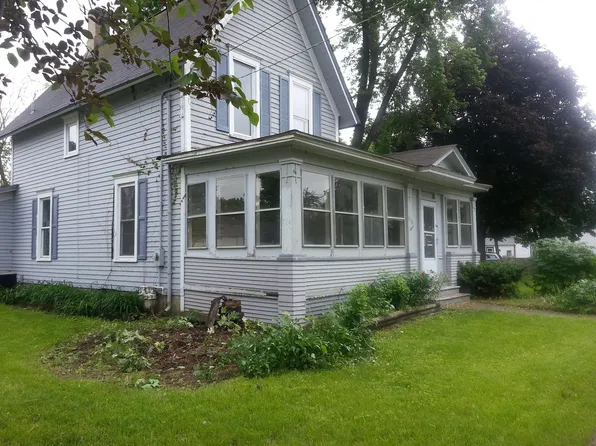 118 N Washington St, Carpentersville, IL 60110