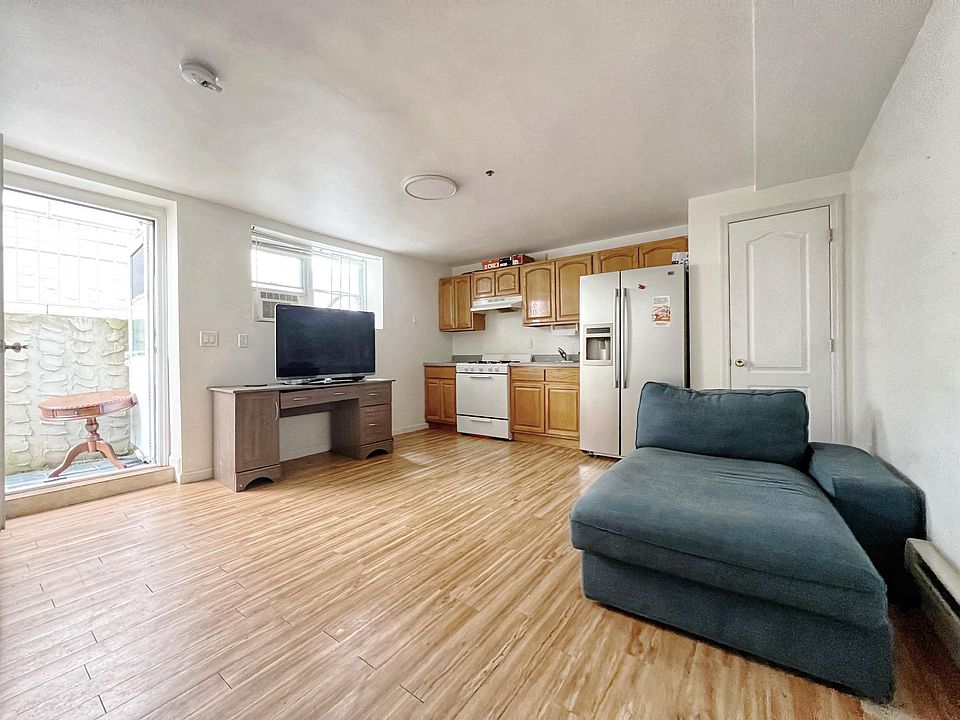 1st image of 288 Lake Ave #Basement