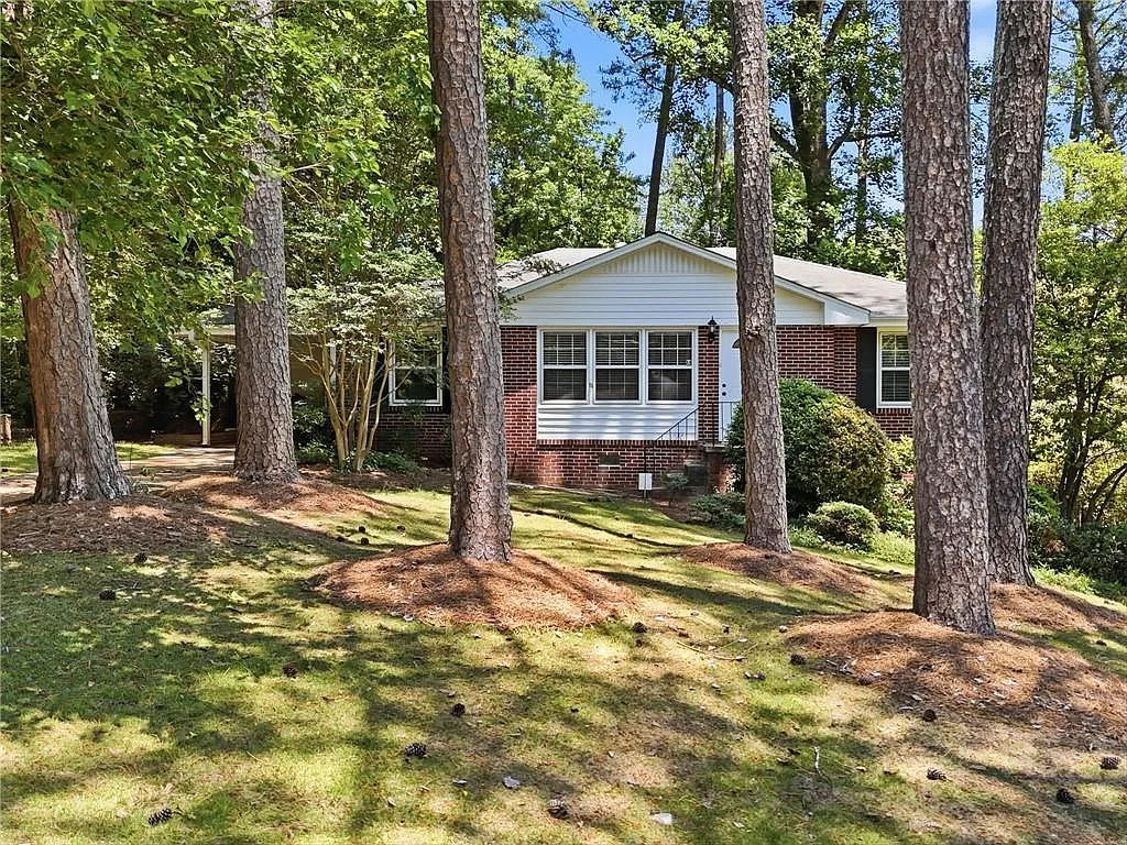 3 bed, 2.0 bath, 1129 sqft, $2,800 — Photo 2