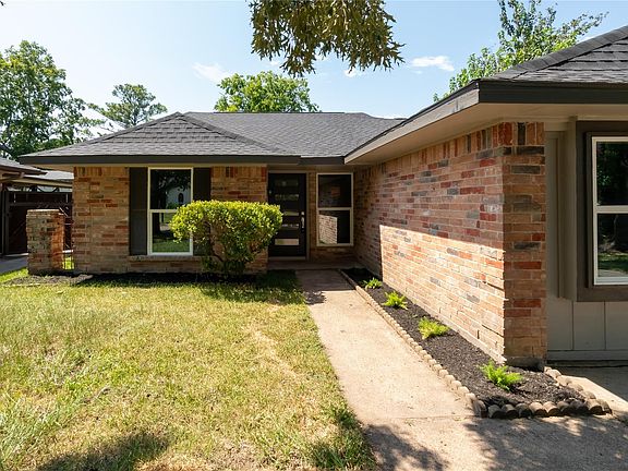 3rd image of 4311 Fallen Oaks Dr