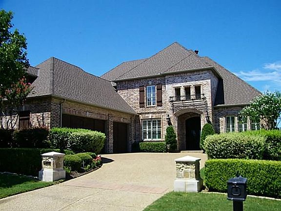2nd image of 1305 Regency Ct