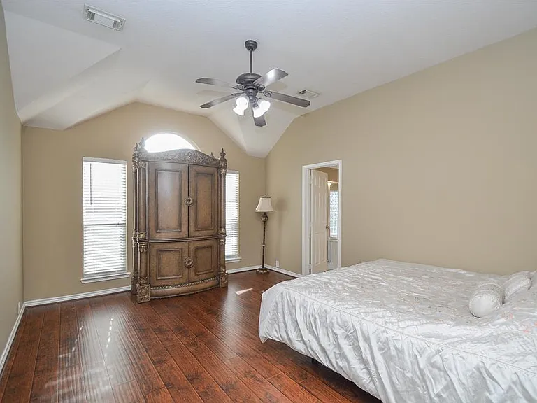 4914 Surrey Park Cir — Photo 24