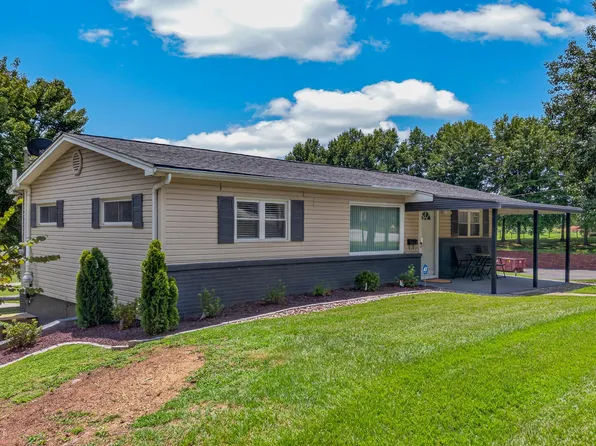 903 E Cross Rd, Dandridge, TN 37725