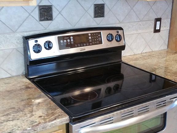 Double oven and glass cooktop